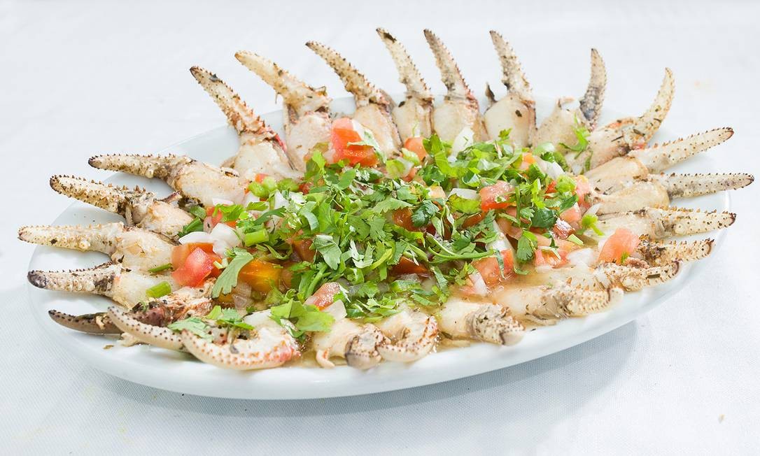 Patinha de caranguejo no vapor com molho vinagrete