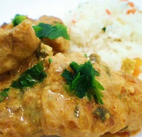 Escalopinho de frango ao corry