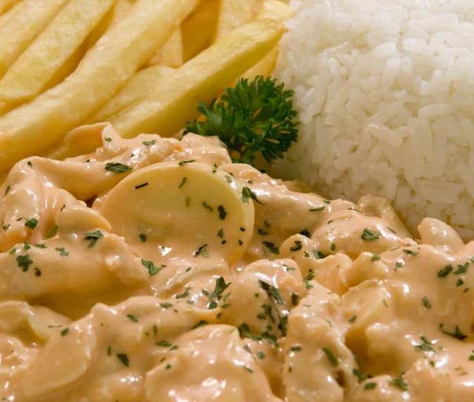 Strogonoff de Peito de Frango